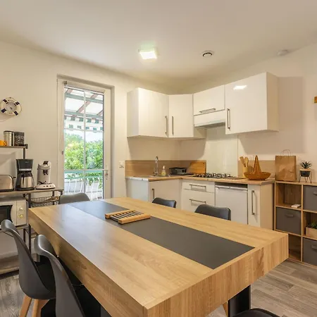 Maison De Centre Дом отдыха *