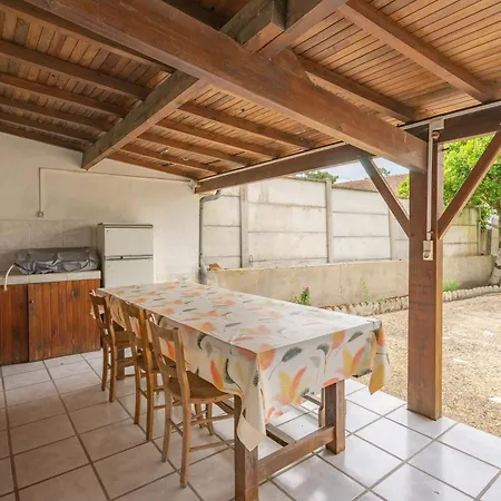 Maison De Centre Ла-Трамблад