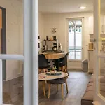 Maison De Centre
